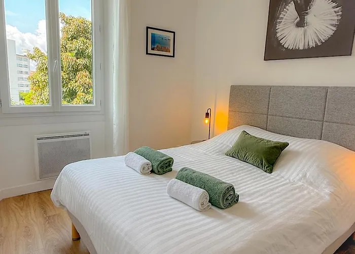 Le Margot By Apirent #climatisation #wifi #balcon アパート カンヌ