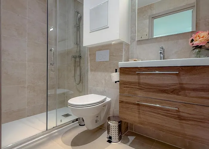 Le Margot By Apirent #climatisation #wifi #balcon アパート カンヌ