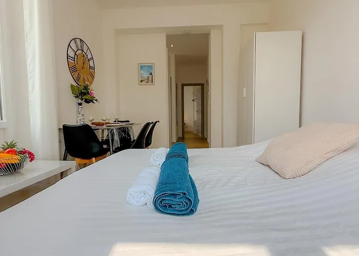 Le Margot By Apirent #climatisation #wifi #balcon アパート